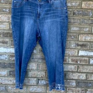 ‼️⏰️1HR PRICE DROP 🌻 LUCKY BRAND EMMA EMBROIDERED CROPPED JEANS